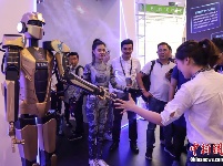 2019贵阳数博会 民众感受前沿科技