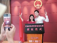 幸福领证“我爱你”