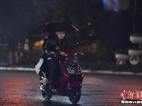 昆明持续晴热后迎来降雨