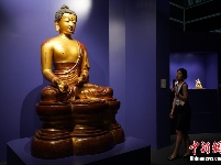 清雍正青花折枝花果纹大尊亮相佳士得香港春拍