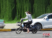 郑州迎来高温天气 河南气象部门连发158条预警