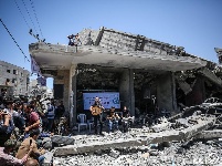 加沙废墟上的音乐会 民众享受片刻安宁