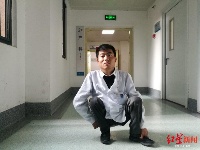 残疾小伙学医6年求职碰壁 曾被骗当乞丐7年