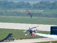 武汉世界飞行者大会 全球顶尖飞行员空中炫技