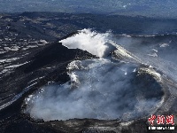 意大利海岸警卫队与科学家联合行动 监测欧洲最大活火山