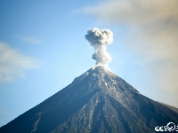 危地马拉富埃戈火山再度喷发