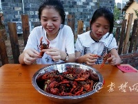 十堰“巨无霸”大锅一次做400斤小龙虾