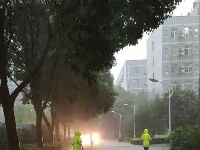 武汉普降大暴雨，城区多处渍水（组图）