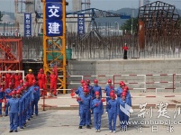 宜昌市住建系统在建设工地唱响《我和我的祖国》