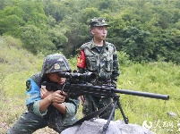 武警官兵恩施深山丛林练兵 锻造神枪手