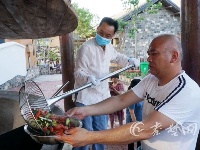 十堰“巨无霸”大锅一次做400斤小龙虾