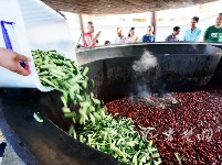 十堰“巨无霸”大锅一次做400斤小龙虾