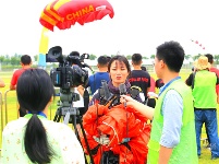 第七届世界军人运动会跳伞项目测试赛在武汉开赛（组图）