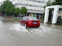 武汉普降大暴雨，城区多处渍水（组图）