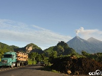 危地马拉富埃戈火山再度喷发