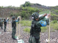 武警官兵恩施深山丛林练兵 锻造神枪手