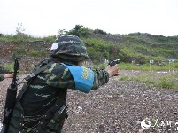 武警官兵恩施深山丛林练兵 锻造神枪手