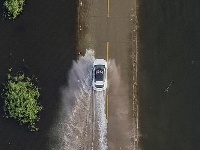 鄱阳湖水位上涨 再现“最美水上公路”