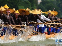贵州台江：欢度苗族独木龙舟节