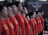 中国女篮、国奥男篮在天安门广场观看升国旗仪式