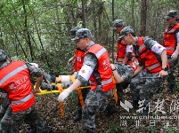 搭建空中生命线 武汉市举行军运会直升机空中救援演练 