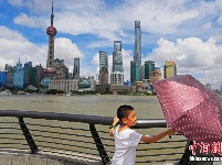 受台风“丹娜丝”影响 上海现高颜值“水晶天”