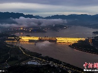 三峡枢纽加大下泄流量腾库 迎接新一轮涨水