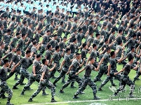 军运会进入倒计时100天 武汉举办万人军体拳挑战赛