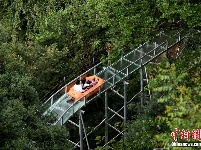 福建“天空漂流” 落差达200米