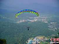 世界多国“飞客”征战亚布力滑翔伞国际精英赛
