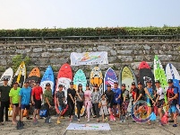 湖北“浪里白条”玩转桨板运动