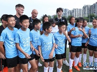 英超亚洲杯：U12邀请赛交流训练在南京举行