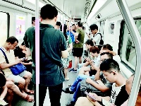 武汉发布新版地铁文明公约 媒体实访