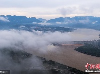 三峡枢纽加大下泄流量腾库 迎接新一轮涨水