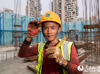 高温下的劳动者：一份责任、一份坚守、一份担当