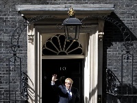 约翰逊就任英国首相