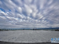 青海茶卡盐湖迎来旅游旺季