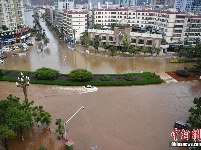 昆明连日暴雨引发城市内涝 