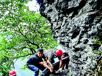 天不落水 绝壁徒步去寻水
