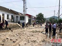 山西平顺遭强冰雹袭击 冰雹直径最大约3公分