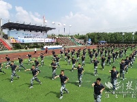 军运会进入倒计时100天 武汉举办万人军体拳挑战赛