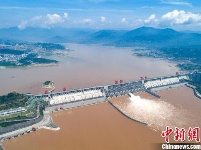 三峡水库加大下泄流量 应对下一轮洪峰