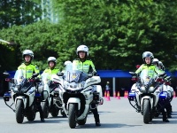 武汉首支汉警快骑女子队成立