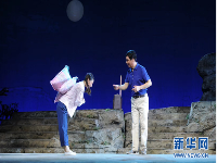 湖北大型花鼓戏《乡月照人还》在京上演