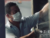 高温下、火炉旁，湖北特检人检验气瓶工作忙