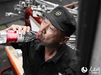 探访火车“4S”店：一天检修零部件上万余件