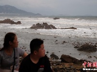 受台风“利奇马”影响 青岛海面风浪增大