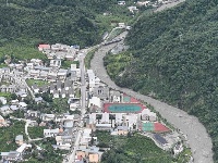 四川强降雨致卧龙耿达镇96人被困8人失联
