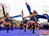 王洛宾音乐节青海湖畔开幕
