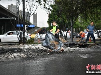 成都三环路一辆汽车起火后发生爆炸 现场明火已扑灭